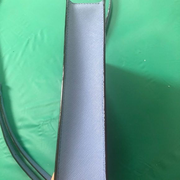 100 % authentic - Like new - never worn - Picture 2 of 4